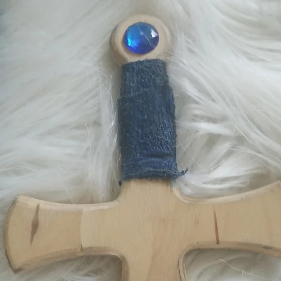 Wooden shield and sword - Picture 5 of 5